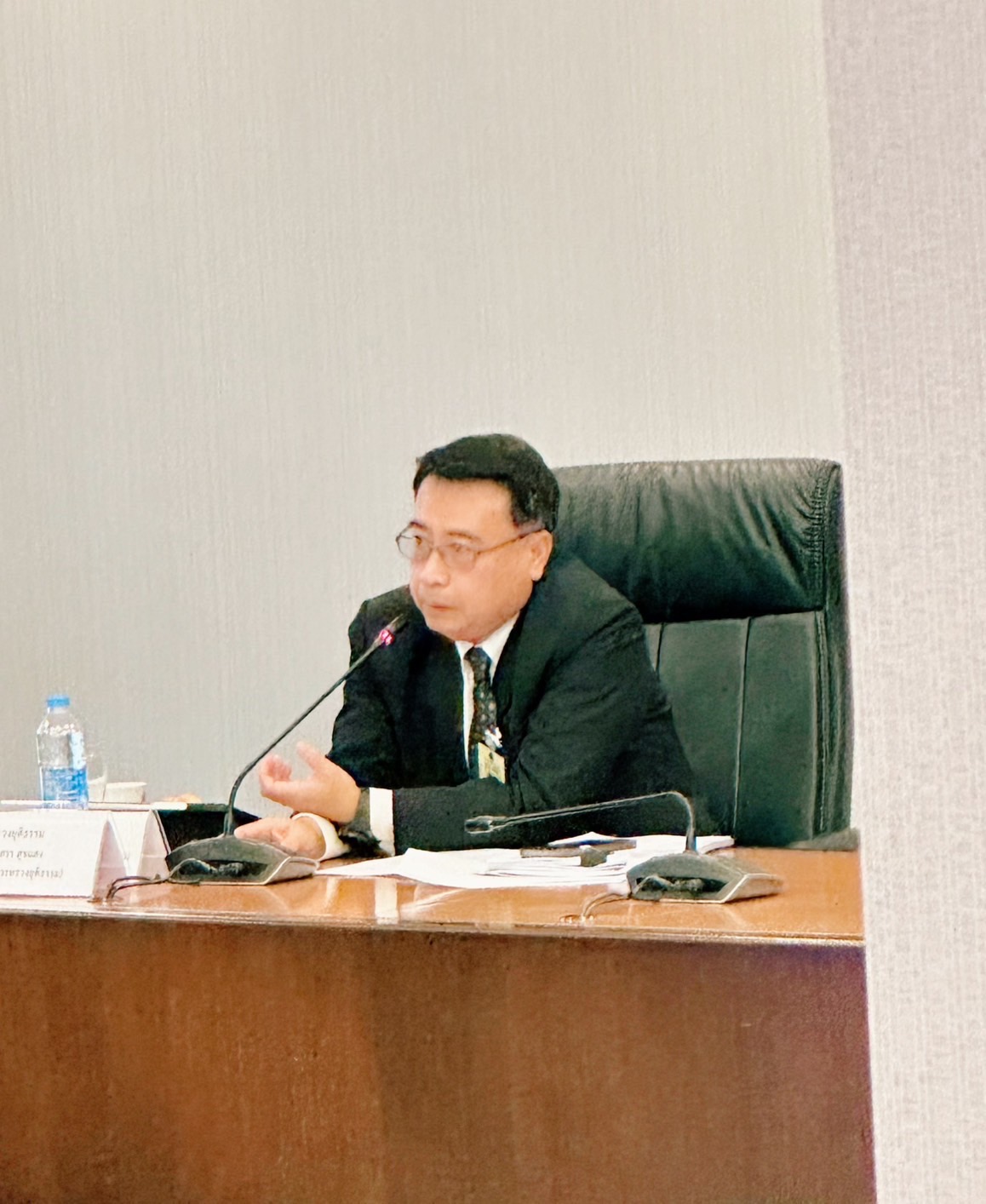 กรมบังคับคดี เข้าร่วมการประชุมคณะกรรมการกำกับการแก้ไขหนี้สินของประชาชนรายย่อย ครั้งที่ 3/2556
